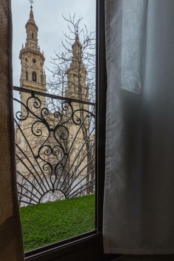 Appartamento Apto Con Vistas A La Catedral Y Aire Acondicionado Logroño Esterno foto